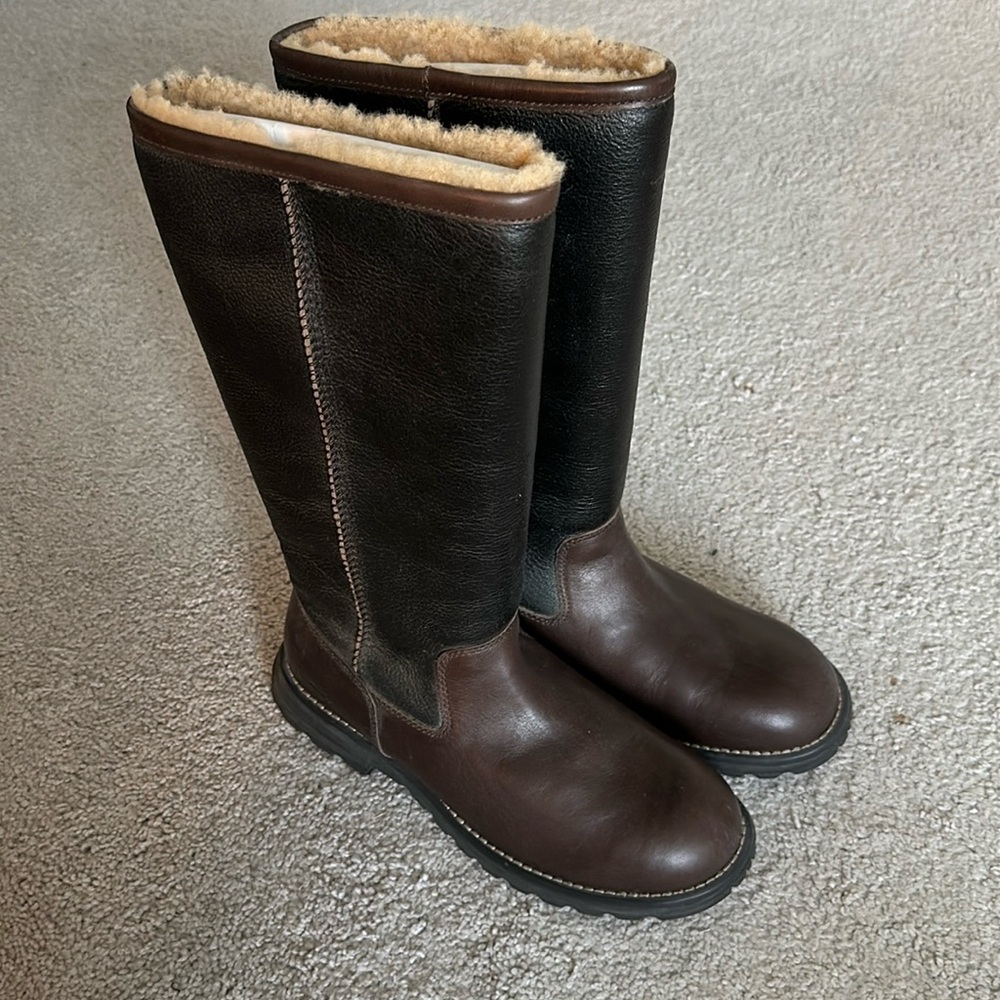NWOT Ugg boots.